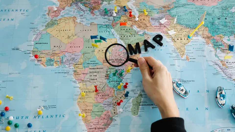 Map of central Africa slowly zooming in on Kinshasa, then transitioning to global spread animation