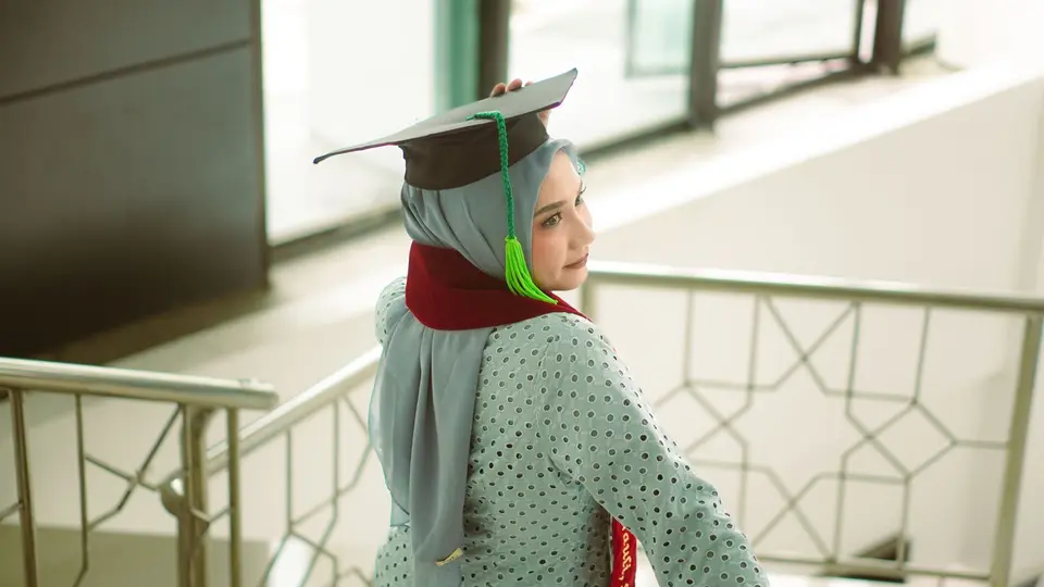 The 5 Hidden Secrets of Post-College Reality
